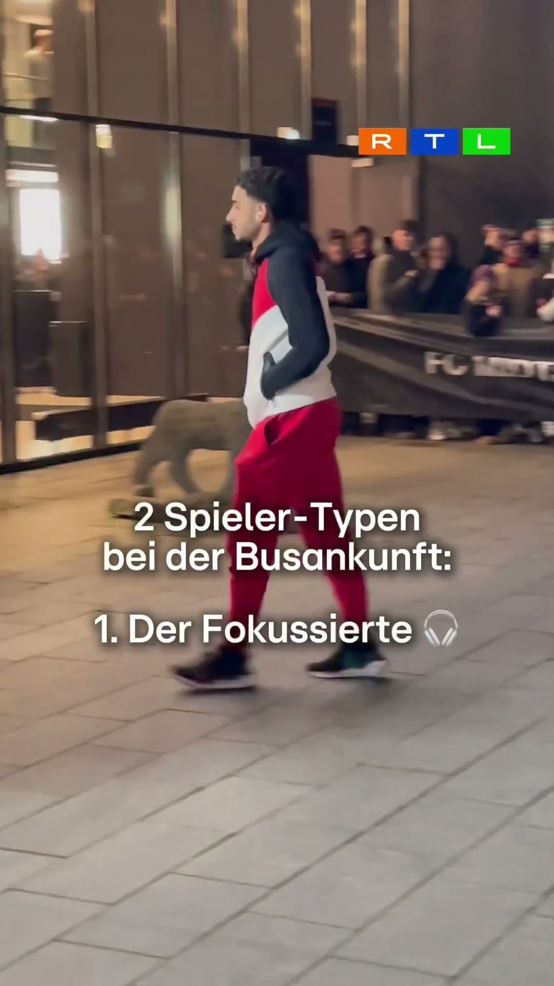 ? 2 Spieler-Typen bei der Bus-Ankunft #uel
