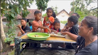 MUKBENG MENU SIMPEL MUNG KARO PEYEK BAYEM CAH CILIK CILIK DADI PODO SENENG NGGER