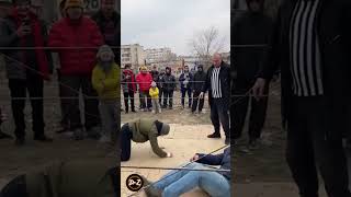 Уличный ММА от Dr. Z — бой пуховиков за честь района 🥊🧥 #нейромем #shorts