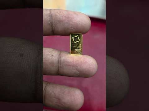 Batangan emas 24 karat 9999 seberat 1 gram yang dicetak oleh Valcambi Suisse, Swiss.