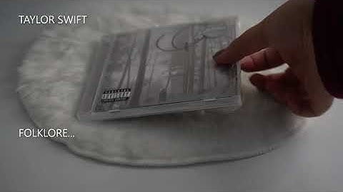 TAYLOR SWIFT- FOLKLORE SIGNED (UNBOXING CD)