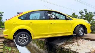 What Should A Novice Driver Do If He Encounters A Narrow Road Jam During His Internship