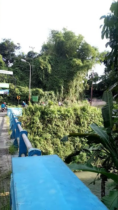 cewek SMA naik motor lanang