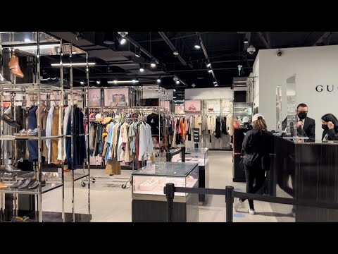 Shopping in gucci outlet in Livermore - YouTube