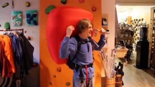 Auslösung Eines Pieps-Jetforce Lawinenairbags In Der Alpinsport-Basis Garmisch