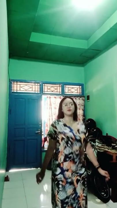 mama muda goyang bokong
