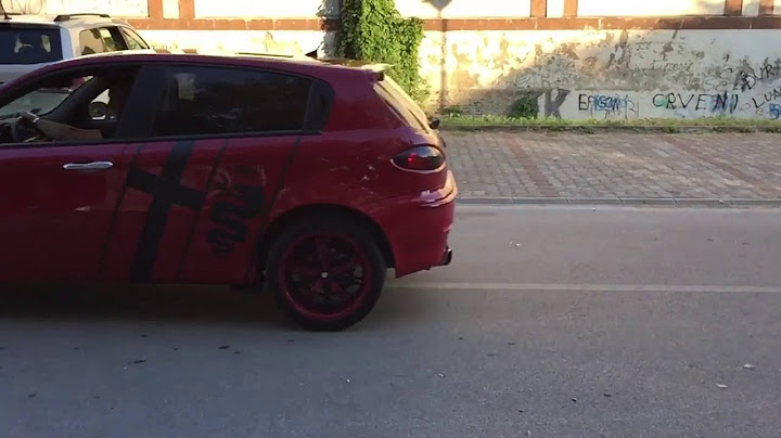 Red Alfa Romeo 147 with side sticker by StickR