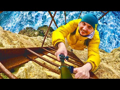 САМОЕ ОПАСНОЕ МЕСТО В КРЫМУ. Грот с КУПАЛЬНЯМИ в ШТОРМ. Севастополь, Фиолент. Черное море, Крым 2022