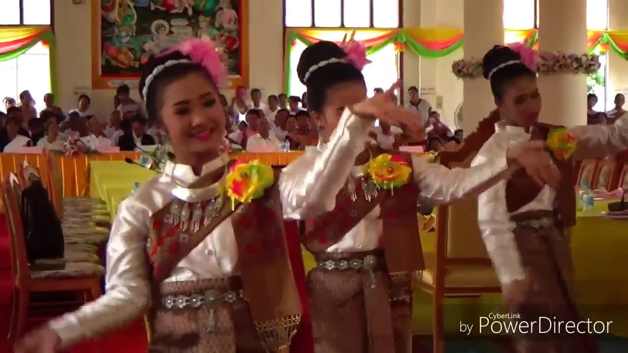 หมู่บ้านนี้มีศีล 5   ฟ้อนรำถวาย