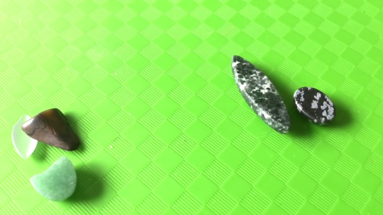 Ежемесячный прогноз камней для Близнецов на март 2026 года от Cognitive Universe.