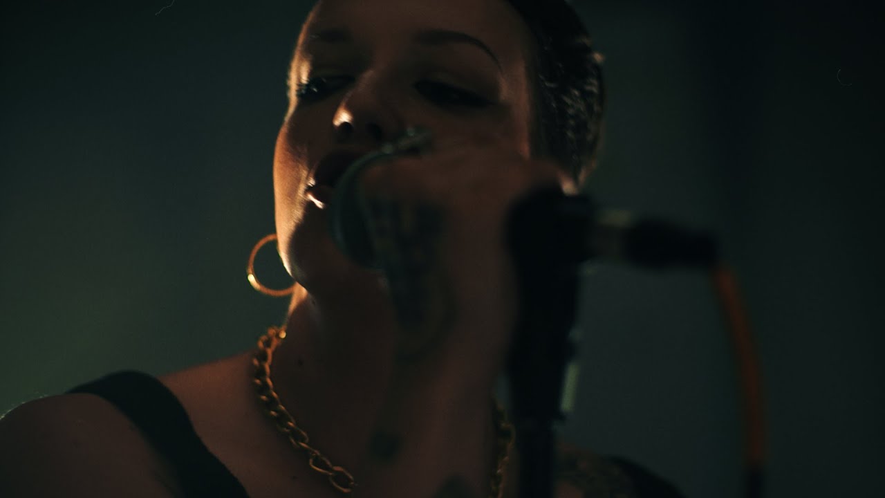YouTubeでFRANK - Overdose (Official Lyric Video)を視聴 YouTubeでFRANK - Overdose (Official Lyric Video)を視聴
