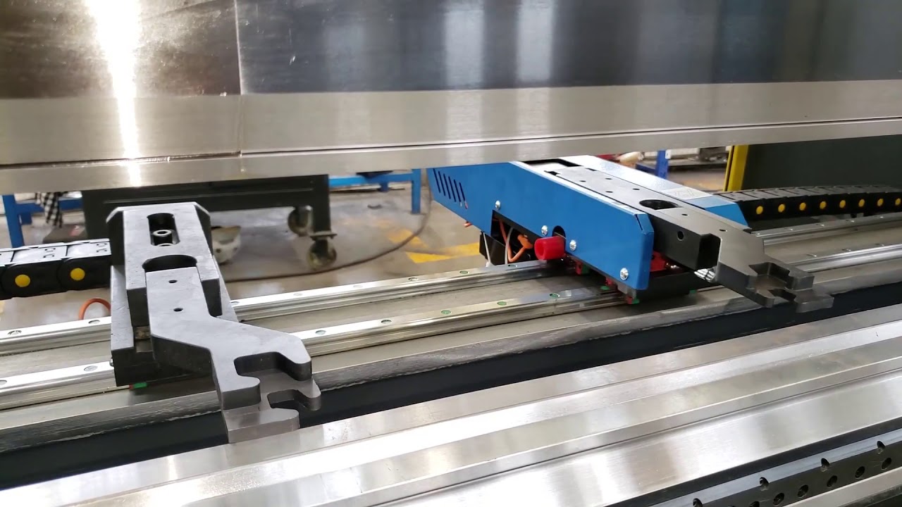 ZS maquinaria. Vídeo de la plegadora CNC 7ejes marca ACCURL  modelo EUROPRO