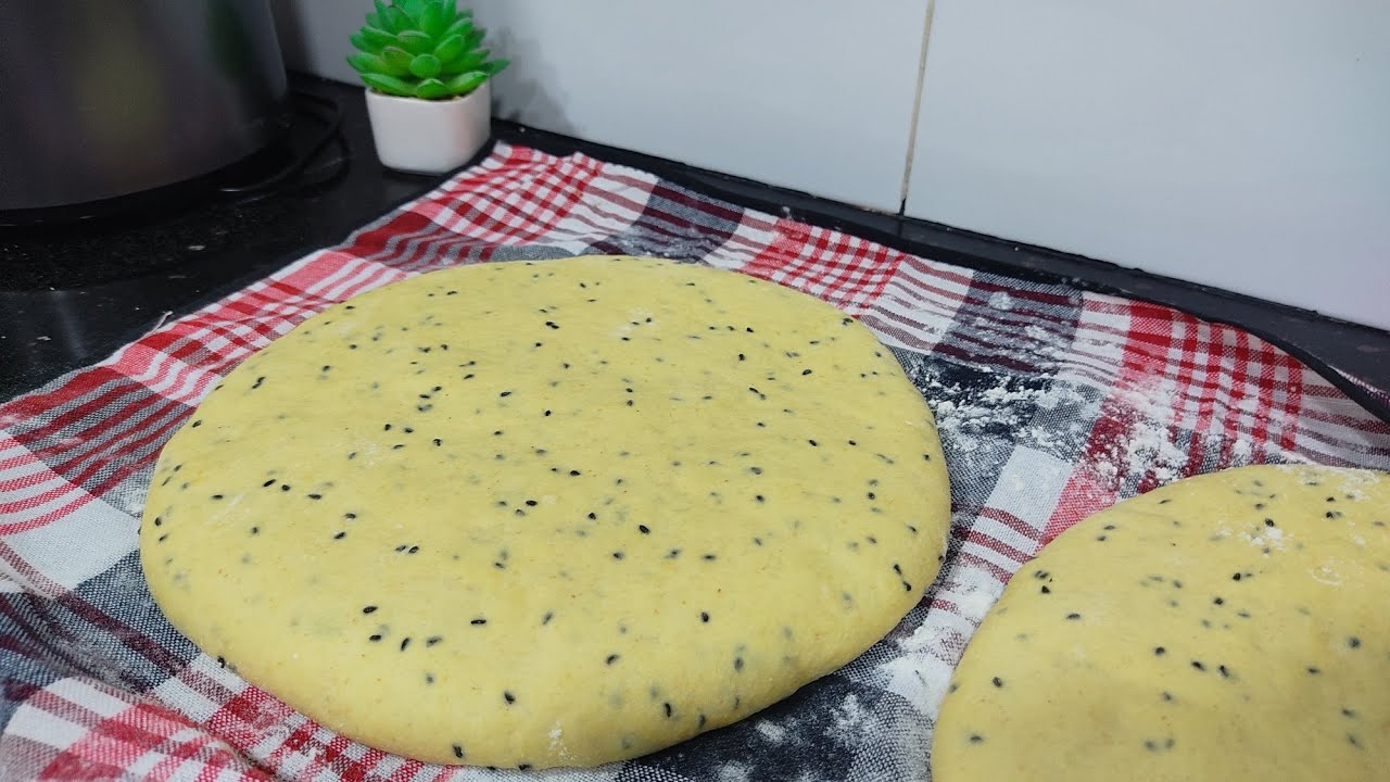 المطلوع بالسميد بدون فرينة خفيف ريشة وخاوي من البابة بالطريقة التقليدية تاع زمان / خبز الدار