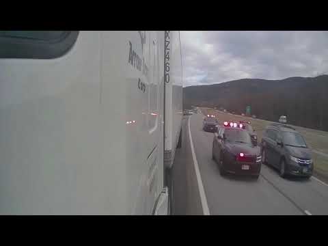 Truck driver helps Police in a car chase on the highway