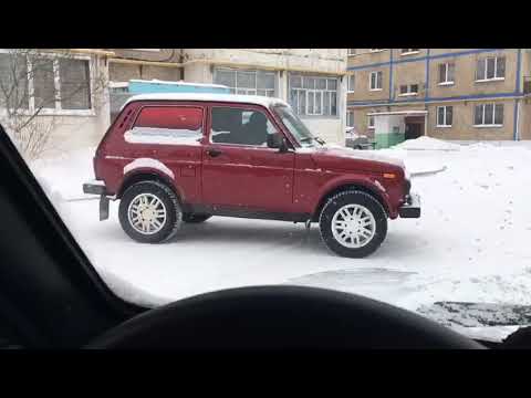 Голая на ниве