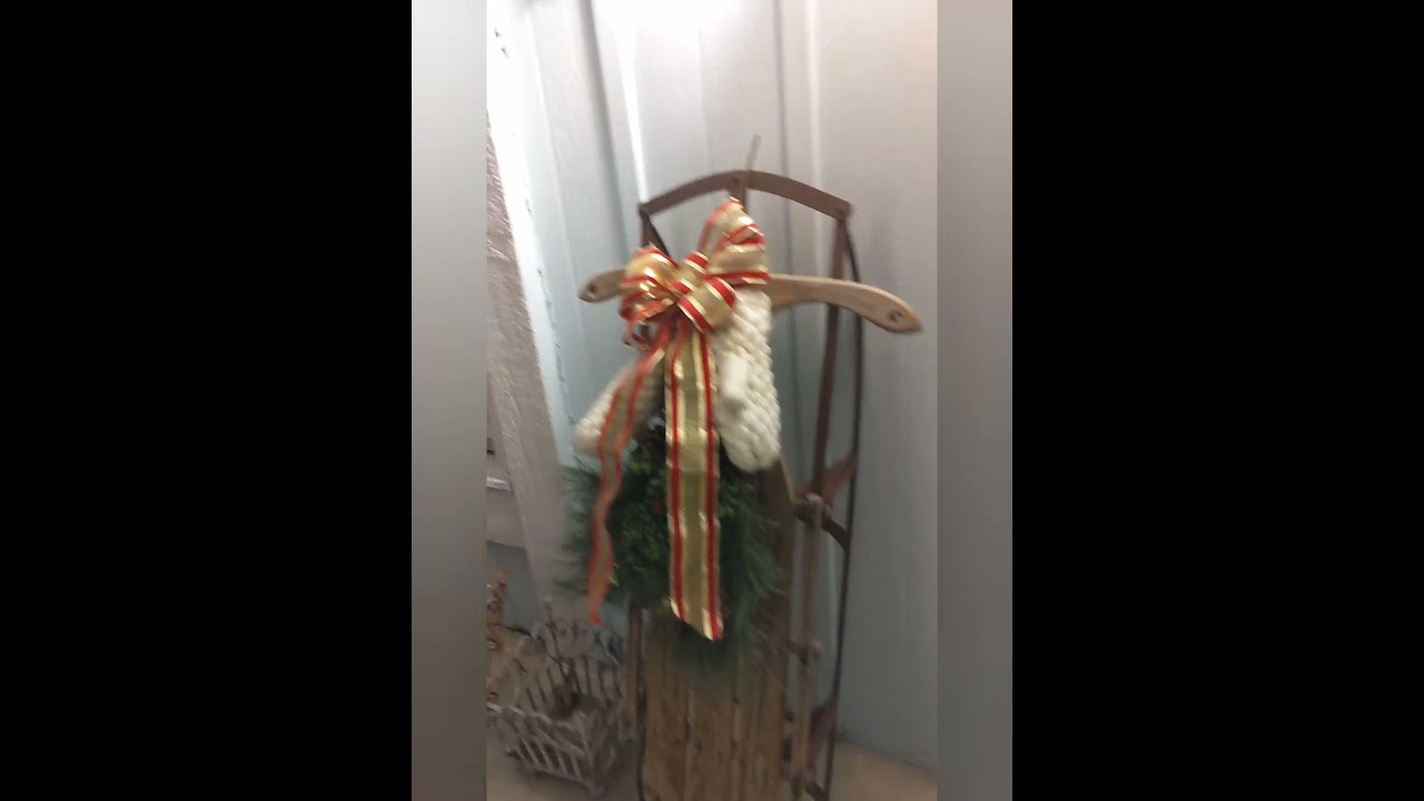 Night View of Garden-Style Holiday Decorations