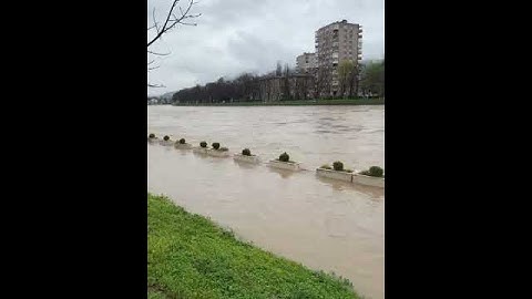 Rijeka Bosna u centru Zenice  #poplave #bosna #kamberovicapolje
