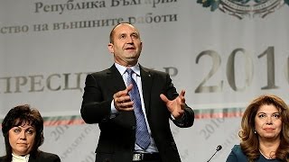 Socialist Rumen Radev becomes Bulgaria's new president as ruling government resigns Resimi