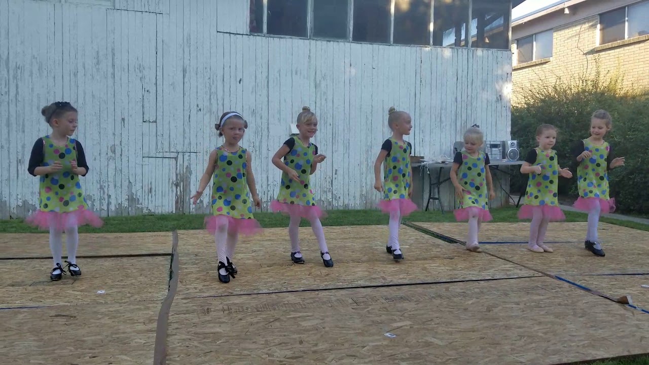 The Twins and the dance recital - YouTube