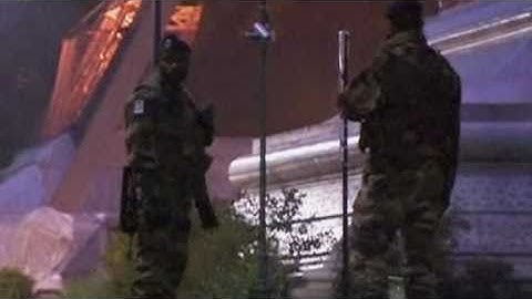 Eiffel Tower evacuated after second bomb threat in two weeks‎