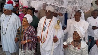  SEE MASSIVE CROWD AS OONI OF IFE, QUEEN ASLEY & QUEEN TEMITOPE TOUR HIS NEWLY OPENED OJAJA MALL 