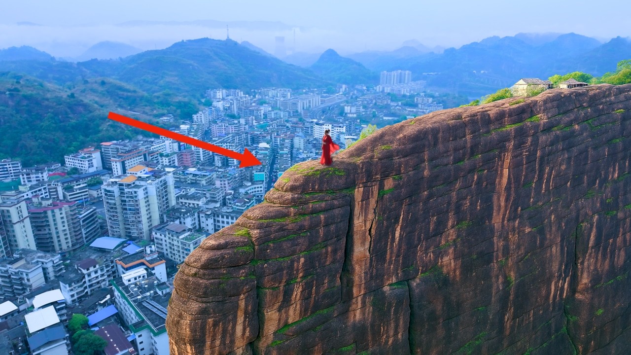 Самая странная гора Китая: 3-метровая ширина, как стена, захватывающий вид на край скалы!