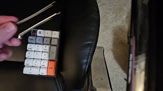 Pulling out tight hotswap keyboard switches with old school chip puller