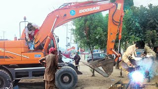 Doosan Excavator DX140W Pins Repair in a Roadside Workshop (4k) │ Using Minimal Tools