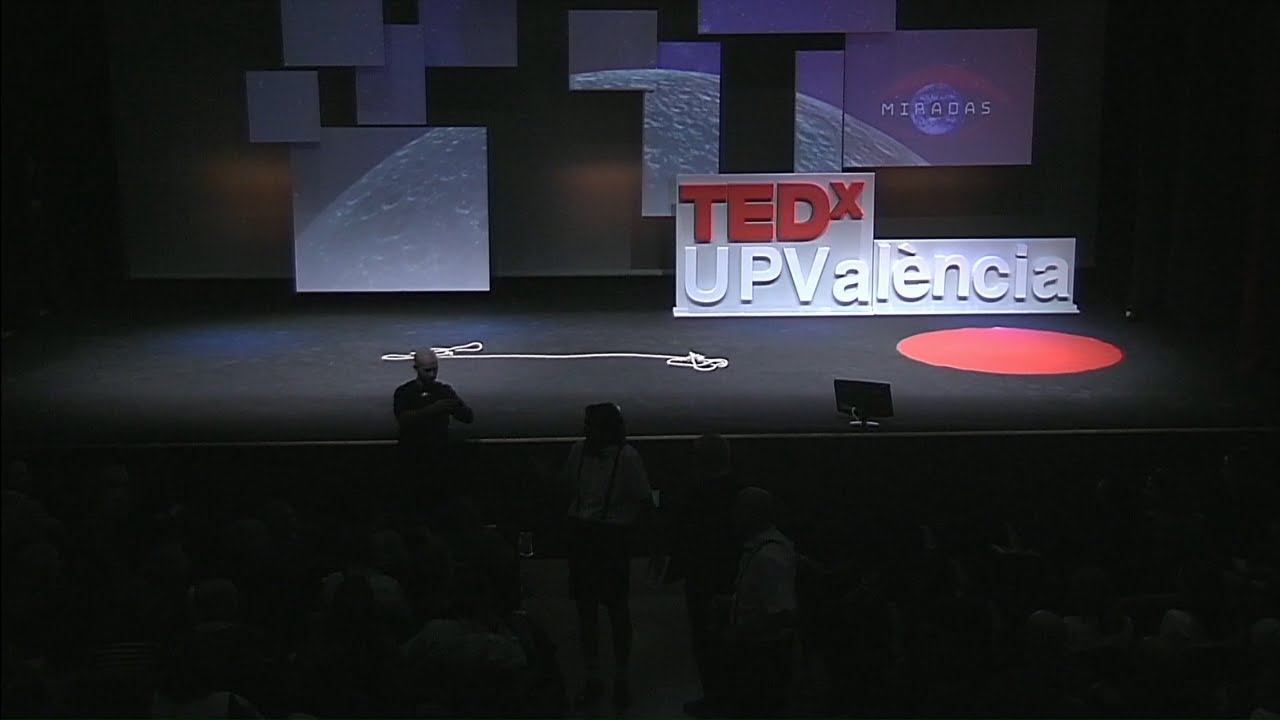De lo que se mira, se cría | Viviendo del Cuento | TEDxUPValència