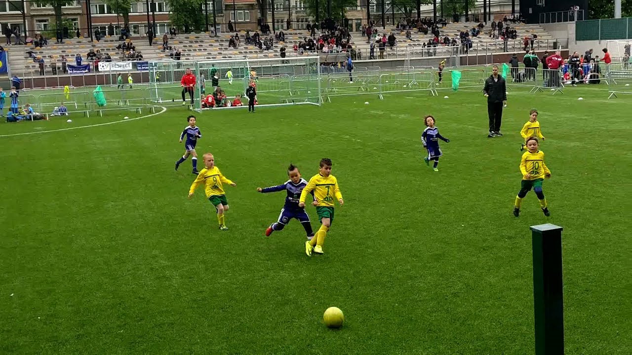 U7   Mon premier match contre Anderlecht au Brussel football european cup à Schaerbeek 01 05 20172