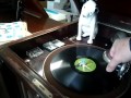 近藤 よし子 &amp; キング子鳩会  ♪月光仮面は誰でしょう♪1958年~1959年 78rpm record. HMV 163 phonograph