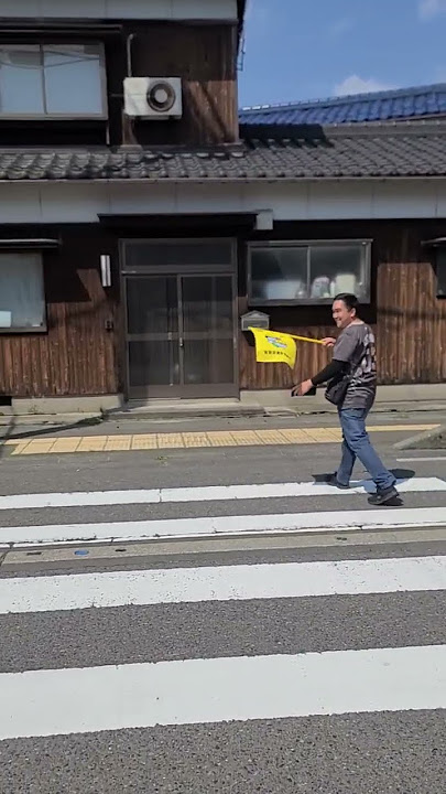 how to walk on road at japan