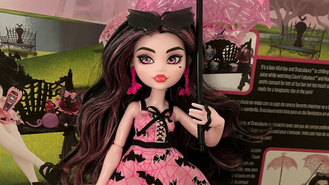 MONSTER HIGH G3 BITE IN THE PARK DRACULAURA PLAY SET DOLL REVIEW AND ...
