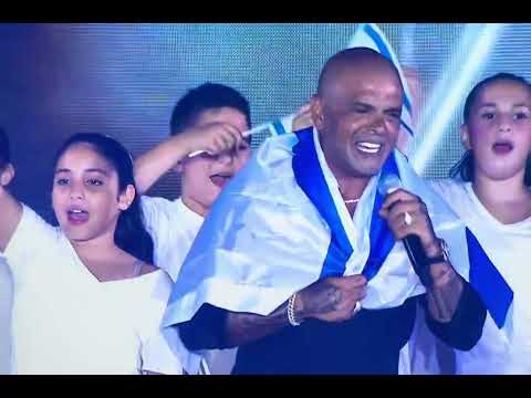 אייל גולן ויאן עם ישראל חי בלומפילד 2024 