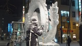 氷飛び散らせ作品制作　北海道・旭川で世界大会