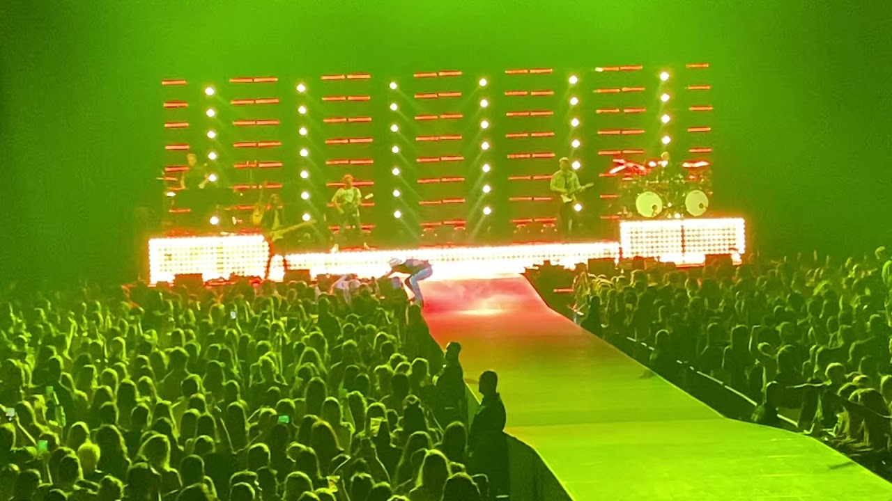 Dustin Lynch 90s Country Medley (Live in Louisville, KY) YouTube