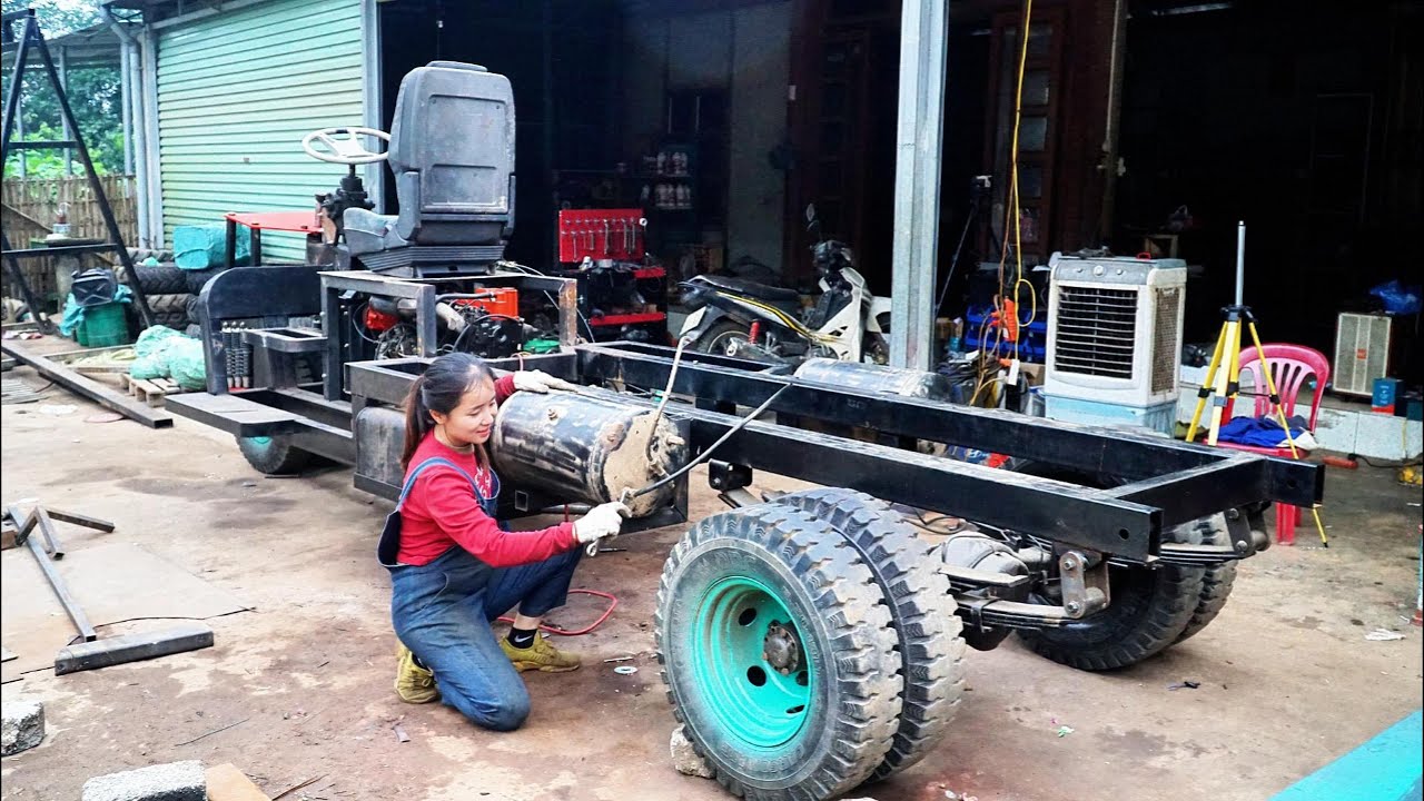 I spent 24 hours crafting a pull-out gear shifter from the main gear shifter body. Part 14