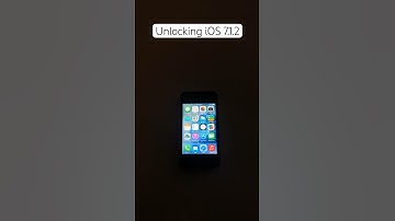 iOS 7.1.2 on an iPhone 4 from 2010 #apple #iphone #vintage #ios #iphone4 #ios7 #shorts #shortvideo