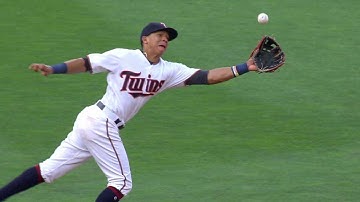 NYY@MIN: Adrianza ranges up the middle to rob Castro