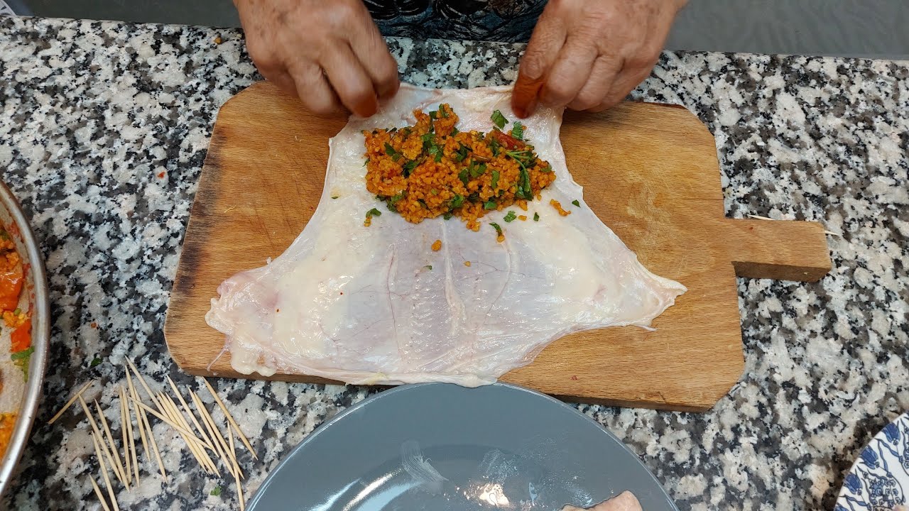 TAVUK DERİSİNDEN SARMA TARİFİ . TAVUK TARİFİ / ORUÇ AÇARKEN İFTAR MENÜSÜ YEMEK TARİFLERİ