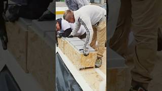 МУЖИКИ строят из ЛЕГО блоков