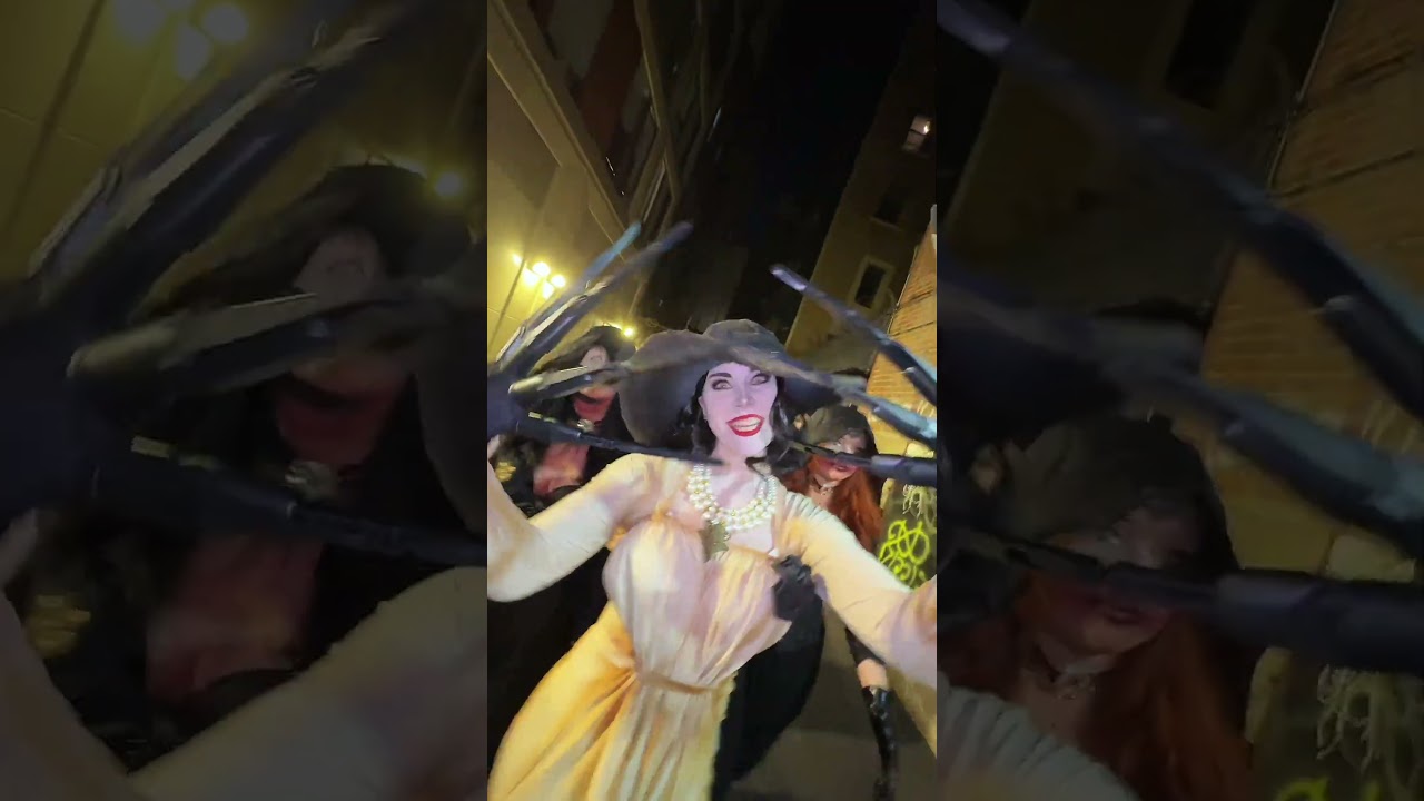 Resident Evil Village Walking Trend😈 #residentevil #re8 #residentevilvillage8 #cosplay #halloween