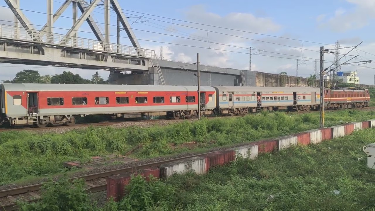 Wap4 powered Dhauli Express || Indian Railways/Train Videos