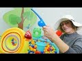 Nicoles Grüne Box - Wir gehen Angeln - Spielzeug Video für Kinder