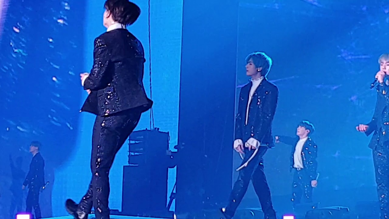 190320 BTS LYHK LOVE YOURSELF in Hong Kong - Ment & Magic Shop