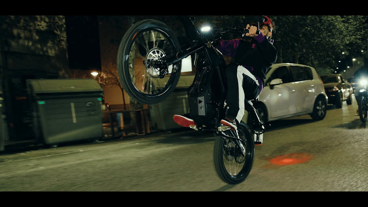 在 YouTube 上观看 JC REYES - AK PISTOL (FREESTYLE) 在 YouTube 上观看 JC REYES - AK PISTOL (FREESTYLE)