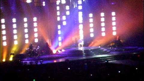 Leona Lewis "Bleeding Love" Live at the O2 Arena