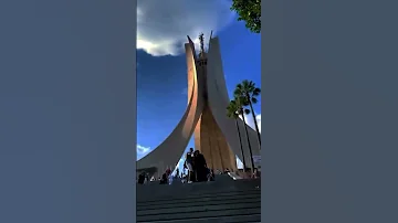الحمد لله مابقاش الاستعمار في بلادنا تحيا الجزائرحرة ر جل ون سوان المجد والخلود لشهدائنا الأبرار 