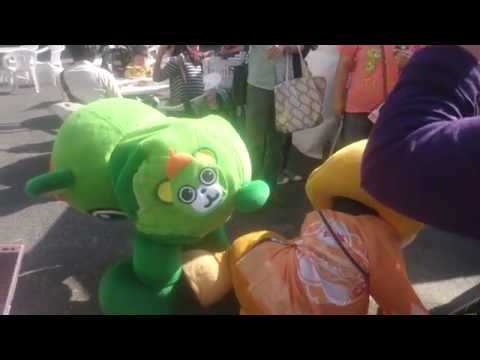 大崎一番太郎のオナラ攻撃を受ける戸越銀次郎@2015.10.3　東京舞祭in新宿中央公園