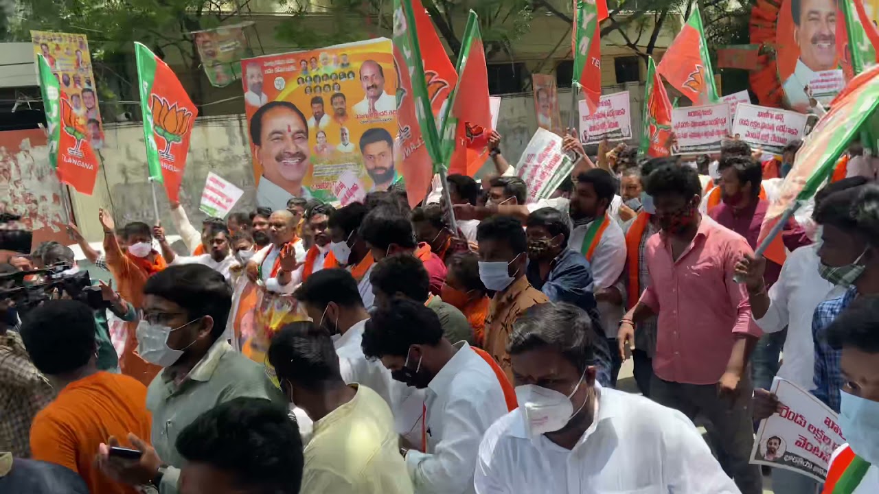 Telangana BJYM Team Protested at TSPSC office